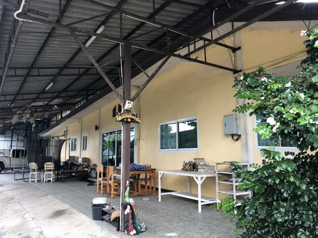 ขายบ้านพร้อมโกดังต่ำกว่าประเมิน สุรศักดิ์ ศรีราชา ชลบุรี