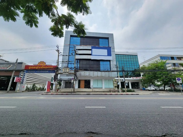 ขายสำนักงาน อุดมสุข  เขตประเวศ กรุงเทพฯ ห่างซ็นทรัลบางนา เพียง 6.10 กม.