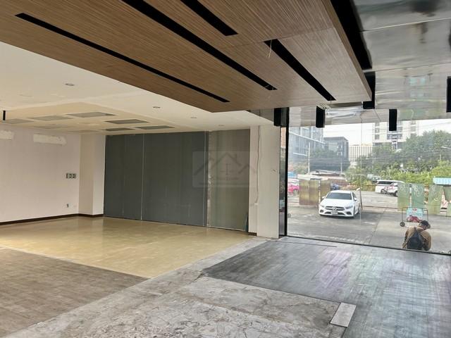 BR 1580 ให้เช่าพื้นที่ชั้น 1 ขนาด 161 ตร.ม. ริมถนนรัชดาภิเษก (ใกล้แยกสุทธิสาร) ติด MRT สุทธิสาร เหมาะทำ Showroom office