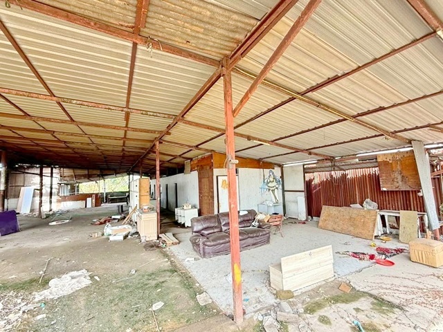 สำนักงานขนส่งกทม.พื้นที่1 3.6 กม. ให้เช่าที่ดินถมแล้ว 1-0-50 ไร่ พร้อมโกดังขนาด 650 ตร.ม. รร.สวนกุหลาบ ธนบุรี 4.3 กม. ติดถนนใหญ่พระราม 2