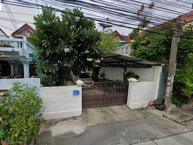 ให้เช่าบ้านแฝด 2 ชั้น 40 ตร.ว. หมู่บ้านรังสิยา ถนนสุขุมวิท 101 ใกล้ BTS ปุณณวิถี