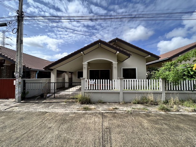 ขาย ทาวน์โฮม โครงการ บ้านศุภสิริ  ใกล้กับถนนสายหลักหลายสายอยู่ใกล้กับแหล่งอำนวยความสะดวกและห้างสรรพสินค้ามากมาย