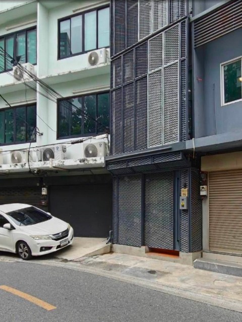 ให้เช่าอาคาร 3 ชั้น 141 ตรม. 4 ห้องนอน สุขุมวิท 44-1 ติด BTS พระโขนง ตึกตกแต่งใหม่ Fully Furnished