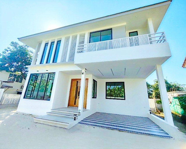 เซ็นทรัล ลาดพร้าว 2.5 กม.คฤหาสน์ 2 ชั้น 5นอน MRTลาดพร้าว 1.5กม. 100 ตร.ว. 300 ตร.ม. รัชดา34-38 Double Volume ม.ราชภัฏจันทรเกษม 1.3 กม.