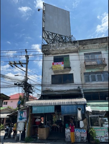 อาคารพาณิชย์ 1 คูหา 18 ตร.วา  ทำเลดีริมถนนสุขสวัสดิ์ 70 แยก 7  ซอยครุใน  หลังมุมเด่น    ZTK302