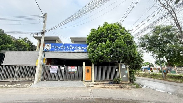 ลดราคา บ้านแฝด บ้านชานไม้ เดอะทาวน์ คลองหลวง 2 หลังมุม ทำเลดี