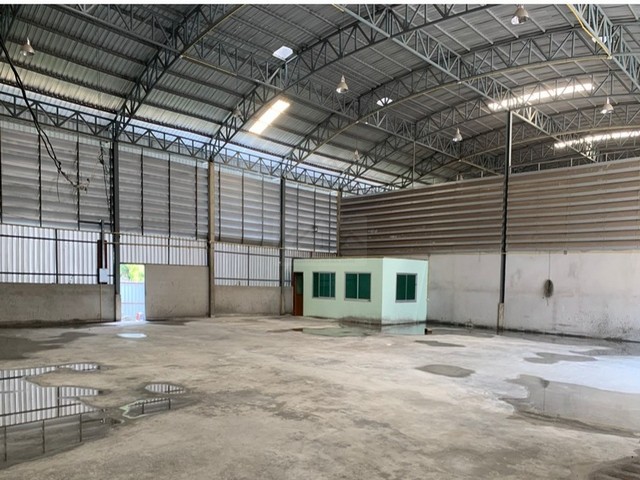 ให้เช่าโกดัง 580 ตรม. พร้อมออฟฟิศ ซอยนวลจันทร์ 21 ห้องน้ำในตัว รถเทรลเลอร์เข้าออกได้ ใกล้เลียบด่วน ใกล้ BTS รามอินทรา ก.ม.6