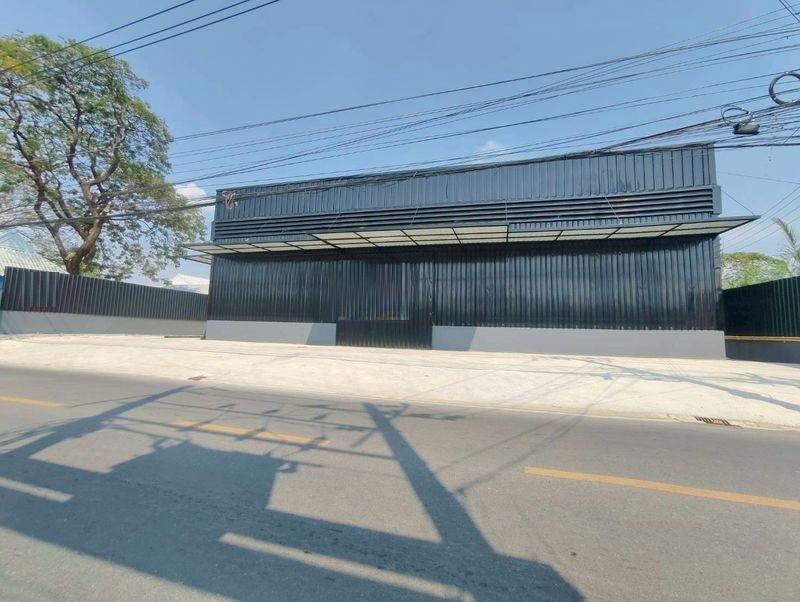 ให้เช่าโกดัง 374 ตร.ม. มี 3 อาคาร ซอยนวมินทร์ 111 พร้อมใช้งาน (สร้างใหม่)