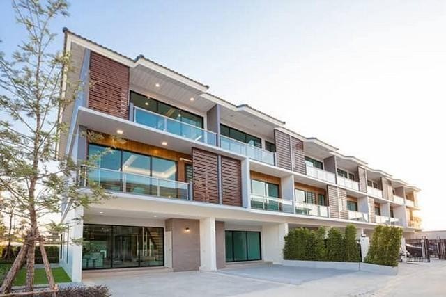 ให้เช่าทาวน์โฮม 3ชั้น ย่านบางกะปิ โครงการศุภาลัย เอสเซ้นส์(Supalai Essence) ซอยลาดพร้าว107 ใกล้The Mallบางกะปิ