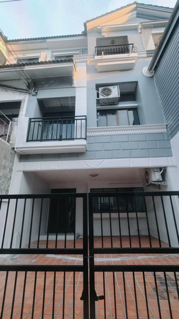 P820 ให้เช่าทาวน์โฮม 3 ชั้น โครงการ บ้านกลางเมือง รัชดา เหม่งจ๋าย รีโนเวทใหม่ ใกล้ MRT พร้อมอยู่สภาพดี สะอาด พร้อมเข้าอยู่
