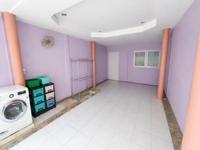 ทาวน์โฮมทำเลดี ซ.สวนสยาม 1 เข้าออกสะดวก ทำเลดี ใกล้แหล่งชุมชน ร้านค้า ตลาด และเดินทางเข้า-ออกได้หลายเส้นทาง