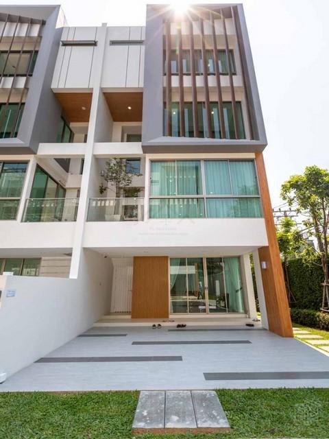 HS 1788 ขายโฮมออฟฟิศสไตล์ Modern 3 ชั้นครึ่ง ใจกลางสุขุมวิท โครงการควอลิเทีย สุขุมวิท 62 Qualitia Sukhumvit 62 ใกล้ BTS บางจาก 200 เมตร