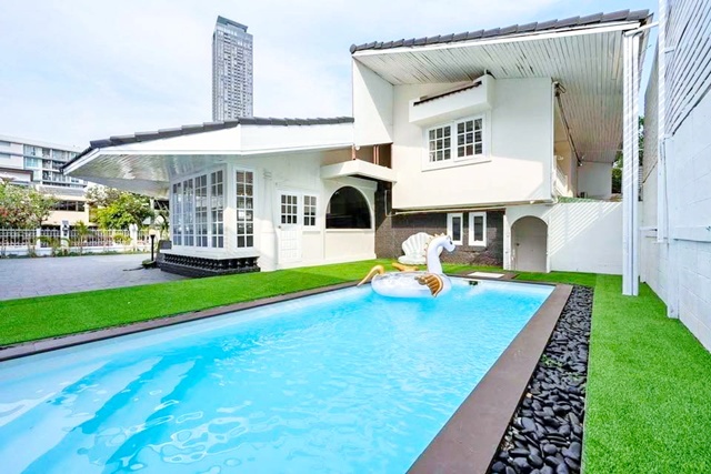 BTSทองหล่อ 700ม.พร้อมสระว่ายน้ำส่วนตัว 137ตร.วา.ให้เช่าบ้านเดี่ยวสุดหรู  2ชั้น  457ตร.ม. รร.นานาชาติเวลส์ 400 ม.  5นอน 5 น้ำ