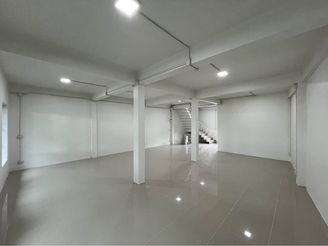 ให้เช่าอาคารสำนักงาน 3ชั้น ย่านบางมด จอมทอง  2คูหา ริมถนนสุขสวัสดิ์  แยกบางประแก้ว