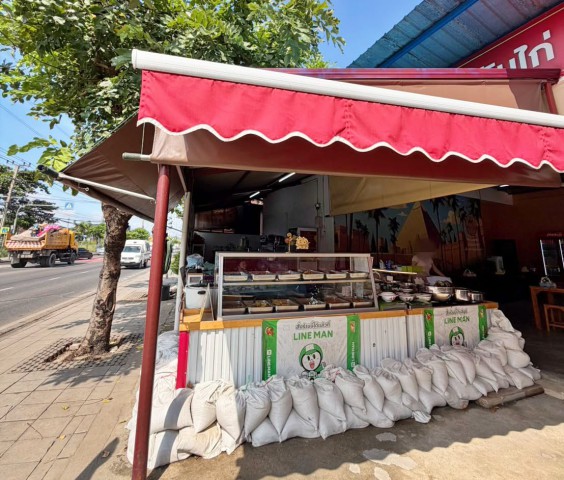 เซ้งร้านข้าวราดแกง สุขาภิบาล 5 ตรงข้ามบิ๊กซี พร้อมเปิดขายได้เลย