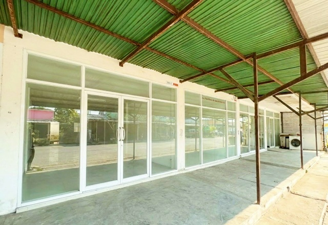 ถนนโครงการกว้าง 30ม. รถเทเลอร์เข้าได้ ติดถนนสุวินทวงศ์ โกดัง 4คูหา PTT BigC สตูดิโอ 2ห้องน้ำ 50ตร.ว. 192 ตร.ม.