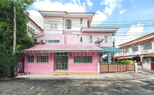 ลดราคา ทาวน์เฮ้าส์ 2 ชั้นครึ่ง สรานนท์ ติวานนท์ - ปากเกร็ด หลังมุม