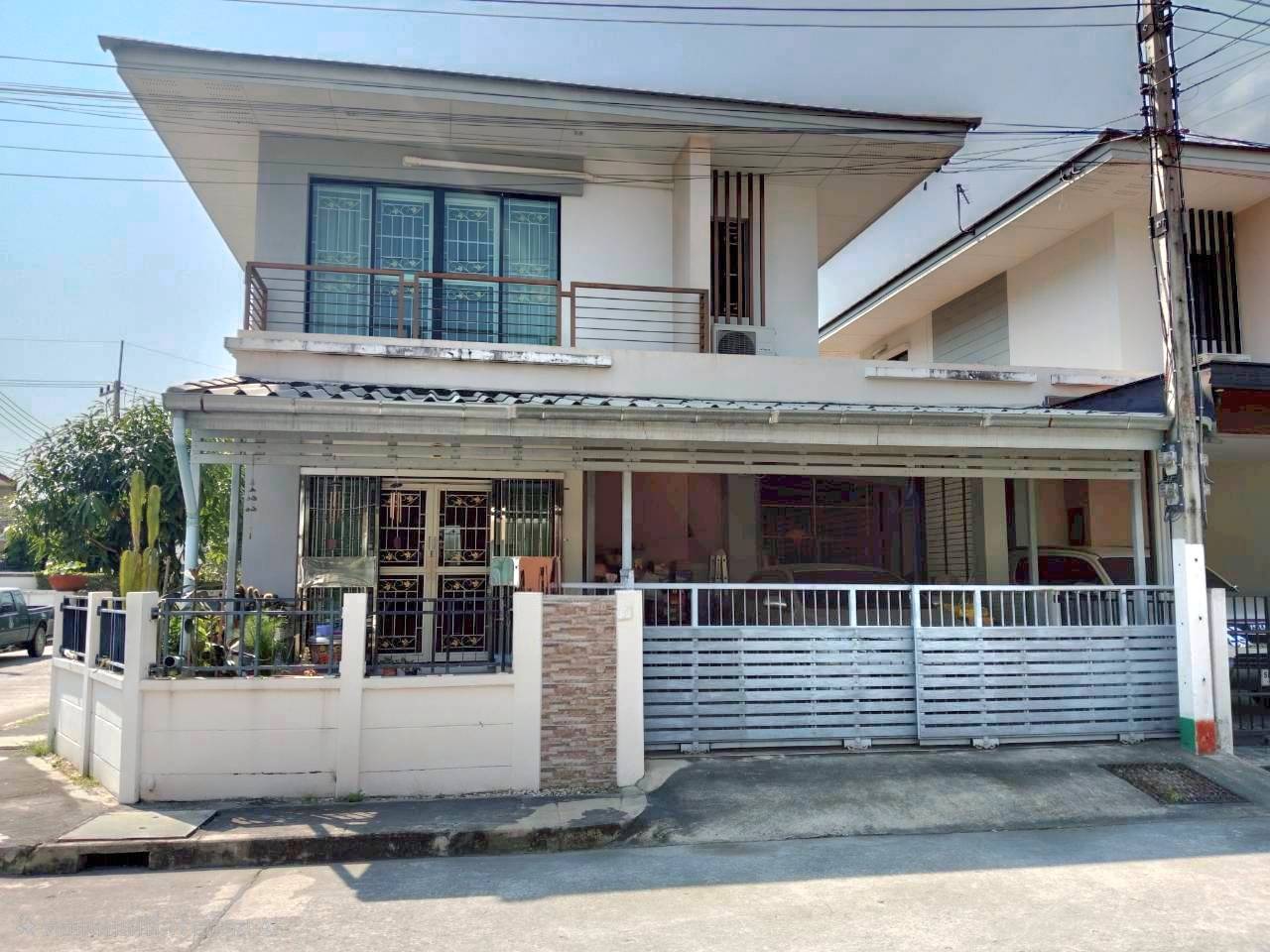 ขายบ้านแฝด หลังมุม หมู่บ้านสถาพร รังสิต  คลองสาม เนื้อที่ 37.6 ตรว. ธัญบุรี จังหวัดปทุมธานี