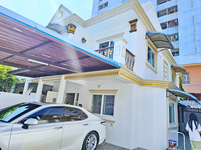 รพ.เวชธานี 2.3 กม. บ้านเดี่ยว 4 นอน  MRTเดอะมอลล์ บางกะปิ 450ม. 50 ตร.ว. 200 ตร.ม. เดินทางสะดวก แฮปปี้แลนด์ 2 น้ำ