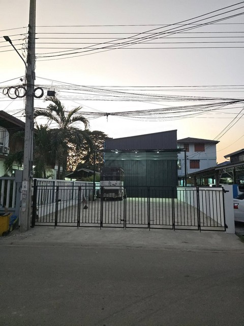 ให้เช่าโกดัง พร้อมออฟฟิศสร้างใหม่ 100 ตร.ว. (400 ตร.ม.) ถนนกรุงเทพกรีฑา 35 ใกล้ทางด่วน ใกล้สุวรรณภูมิ