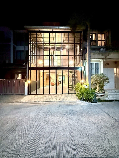 ขายทาวน์โฮม3ชั้น สไตล์ Garage House โครงการอารียา โมวา เกษตร