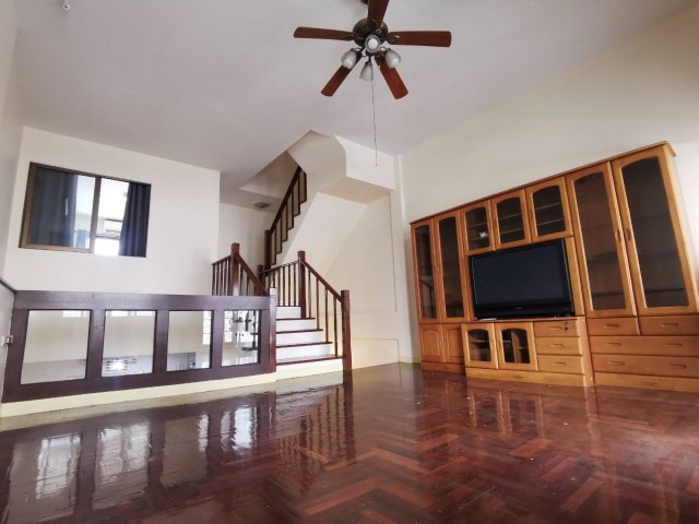 ให้เช่าทาวน์โฮม 3 ชั้น โครงการบ้านกลางเมือง รัชดา-ลาดพร้าว มี3ห้องนอน4ห้องน้ำ ราคาเช่าเดือนละ 30000 บาท/เดือน (จดทะเบียนบริษัทได้)