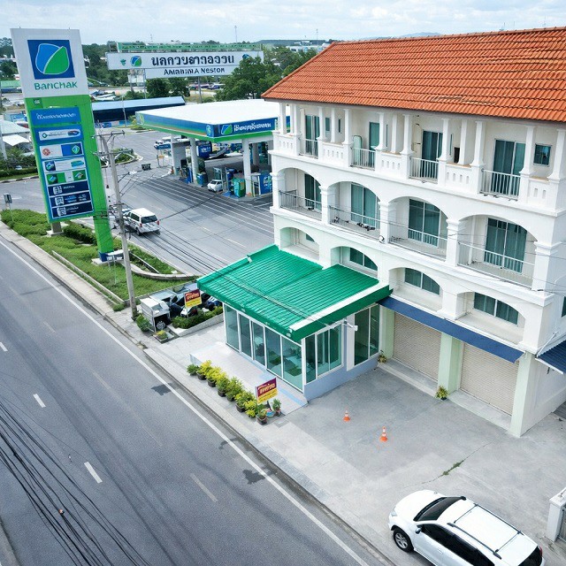 รพ.วิภาราม อมตะนคร 2 กม. นิคมอมตะนคร 500 ม. ปั้มบางจาก อาคารพาณิชย์ 4 ชั้น 3 นอน 1 น้ำ  352 ตร.ม.ทำเลศักยภาพเฟส 4