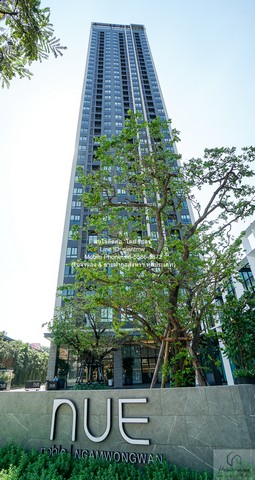 ห้องชุด Nue Noble Ngamwongwan ราคาดี เยี่ยม เป็นคอนโดพร้อมอยู่ที่มีการตกแต่งภายในเพิ่มเติมได้แบบเรียบหรู และมีทำเลสวยสามารถมองเห็นวิวเมือง พร้อมพื้นที่ส่วนกลาง และสิ่งอำนวยความสะดวกครบครัน ทั้งสระว่ายน้ำ ห้องออกกำลังกาย สวนพักผ่อนขนาดใหญ่ ใกล้ทางด่วน