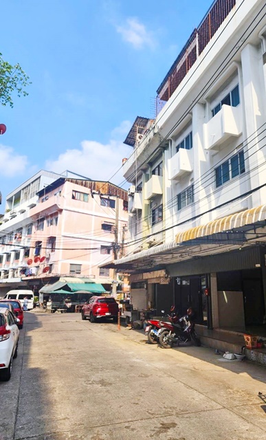 ให้เช่า เมเจอร์รัชโยธิน900ม. พหลโยธิน 33-39 อาคารพาณิชย์4 ชั้น  200ตร.ม. ใกล้ BTSเสนานิคม 300ม.  ใกล้ ม.เกษตร บางเขน  ลาดยาว จตุจักร