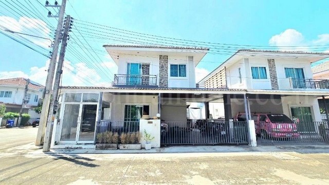 บ้านแฝด เดอะ ไนน์ รังสิต-คลอง 9  ใกล้ถนนวงแหวนรอบนอก หลังมุม เหมาะสำหรับเปิดร้าน