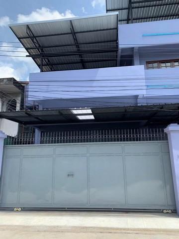 ให้เช่าโกดัง 678 ตร.ม. พร้อมสำนักงาน มีลิฟท์ขนของ ถนนพระราม 2 ซอยสุขสวัสดิ์ 14