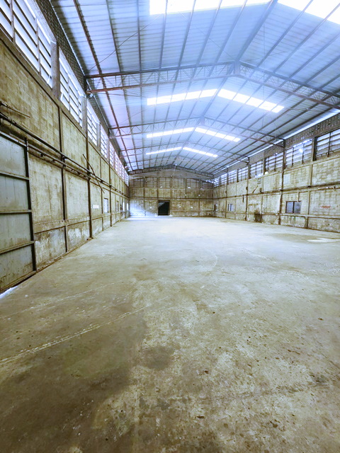 ประชาอุทิศ-บางครุ รถเทเลอร์ 18 ล้อเข้าได้ ถ.สุขสวัสดิ์ 62-72  ให้เช่าโกดัง และอาคาร2ชัั้น 600ตร.ม.