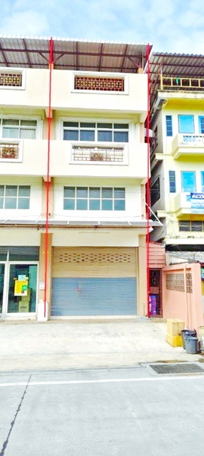 ตลาดทุ่งมังกร 600 ม.เนื้อที่ 17 ตร.ว. 220 ตร.ม.ตลิ่งชัน บนถนนบรมราชชนนี52-56 สายใต้ใหม่ 900 ม.อาคารพาณิชย์ให้เช่า 3.5 ชั้น 2 นอน 3 น้ำ