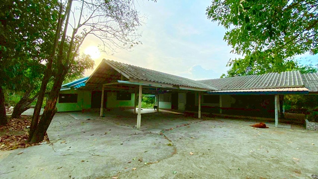 ใกล้วัดโสธร 900 ม.ไทวัสดุ ฉะเชิงเทรา 600ม. บางปะกง บ้านเดี่ยวชั้นเดียว 2 หลัง  3นอน 3น้ำ ตลาดโสธร 1.2 กม. 299 ตร.ว.  จอดรถในร่ม 6 คัน