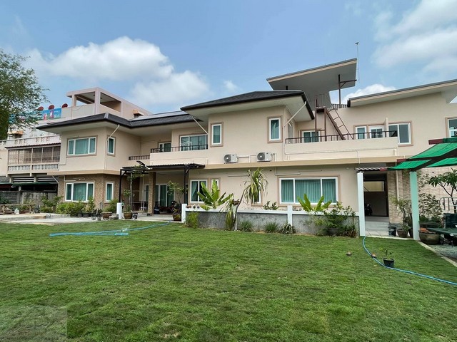 ขายบ้านพร้อมสำนักงาน 241 ตรว. หมู่บ้านซิเมนต์ไทย ซอยรัชดา 52 เขตจตุจักร ถนนซอยกว้าง ใกล้ถนนใหญ่ แต่ไม่พลุกพล่าน