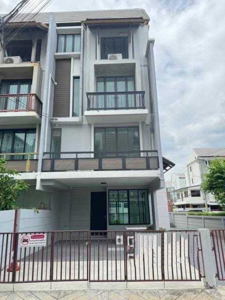 BH3786 ให้เช่าทาวน์โฮม 4 ชั้น อารียา แมนดารีนา สุขุมวิท 77 (Areeya Mandarina Sukhumvit 77)