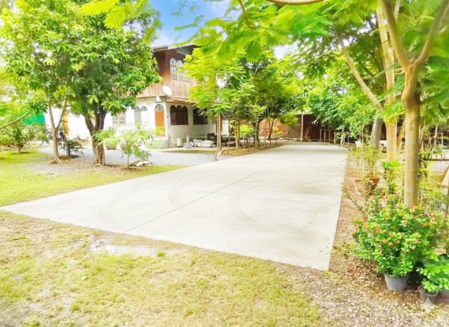 . จอดรถ 15–20คันMRTภาษีเจริญ 700ม ให้เช่าบ้านไม้ไทย ติดคลองบางจาก เพชรเกษม48-58 เข้าซอย400ม  250 ตารางวา  1000 ตร.ม.