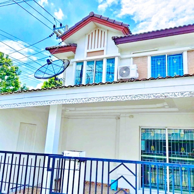 รังสิต-นครนายก คลอง 2-3 ติดถนน. ทาวน์เฮาส์ 2 ชั้น 3 นอน โกดังรังสิต ใกล้ตลาดรังสิตคลอง2 18 ตร.ว. 150 ตร.ม.  รร.ประชาธิปัตย์ 800 ม.