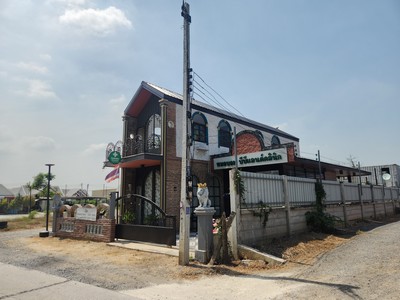 ขายบ้านดีไซน์ยุโรป ตำบลธนู อำเภออุทัย จังหวัดพระนครศรีอยุธยา ใกล้วัดสะแกเพียง 500 เมตร บ้านตกแต่งสไตล์มีเอกลักษณ์ บรรยากาศเหมาะอยู่อาศัย