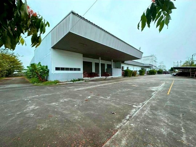 ขายโรงงานอุตสาหกรรมลาดบัง พื้นที่สีม่วง เนื้อที่ดิน: 4 ไร่ 90 ตร.วา พื้นที่ใช้สอยรวม: 6700 ตรม.