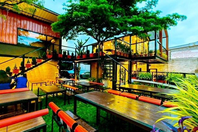 ลาดปลาเค้า อมรพันธ์9 เสนานิคม1  ใกล้ BTS เสนานิคม 2.6กม.  บ้านชั้นครึ่ง 106ตร.วา. 320ตร.ม.ขนาดใหญ่ ฟังก์ชันครบ 10 นอน 3 น้ำ