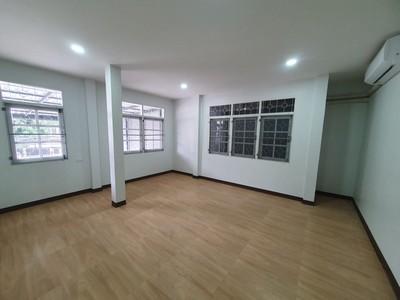 P1569 ให้เช่า บ้านเดี่ยว ซอยรัชดาภิเษก 3 จดทะเบียนออฟฟิศได้ ห้ามเลี้ยงสัตว์ ใกล้ MRT พระราม 9 ใกล้ Fortune ดินแดง