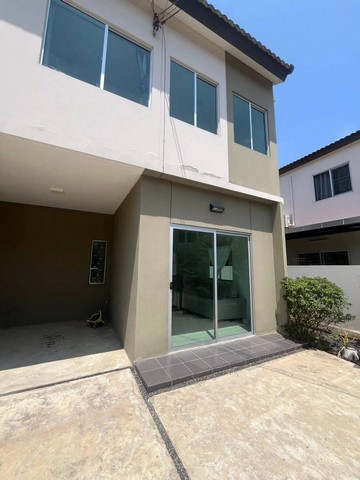 ให้เช่าบ้างนาป่าชลบุรี ให้เช่าบ้านถนนเลี่ยงเมืองชลบุรี โซนนาป่า ท้องคุ้ง หมู่บ้านพฤกษาอมตะบายพาส122 บ้าน 3 ห้องนอน  2 ห้องน้ำ  1ที่จอด