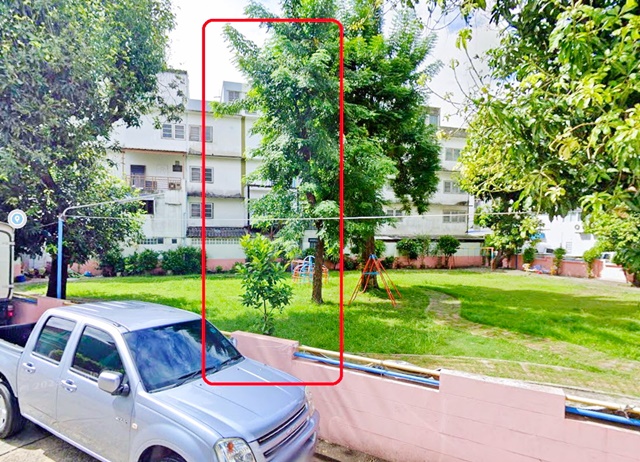 ให้เช่าอาคารพาณิชย์ 3.5 ชั้น เลียบด่วนเอกมัย รามอินทรา 28-38 ติดโรงเบียร์เยอรมันตะวันแดง ปั้ม น้ำมันปตท. 3-4นอน 4น้ำ