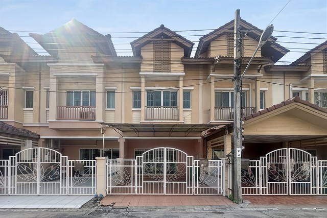 ทาวน์โฮม 2 ชั้นครึ่ง หมู่บ้านปริญลักษณ์ ไลท์ สามัคคี ต่อเติมครบพร้อมอยู่ ใกล้ทางด่วนงามวงศ์วาน