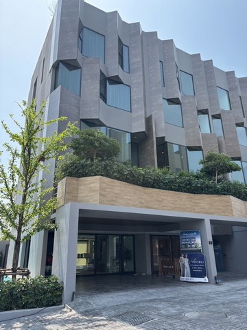 ขายบ้านหรู 4.5 ชั้น พร้อม Rooftop และสระว่ายน้ำส่วนตัว  ย่านสุขุมวิท  แบริ่ง  ทำเลศักยภาพ ใจกลางเมือง