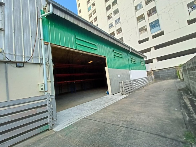 BST975 โกดังพร้อมออฟฟิศให้เช่า ขนาด 400 ตร.ม. ทำเลทองใจกลางพัฒนาการ ซอย 34