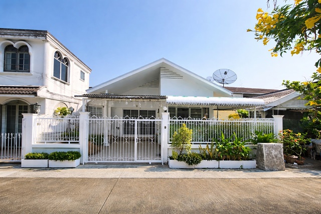 บ้านชั้นเดียวกว้างขวาง 2-3นอน MRTโชคชัย4 1.8กม.รพ.เปาโล โชคชัย4 950ม. ทำเลลาดพร้าว