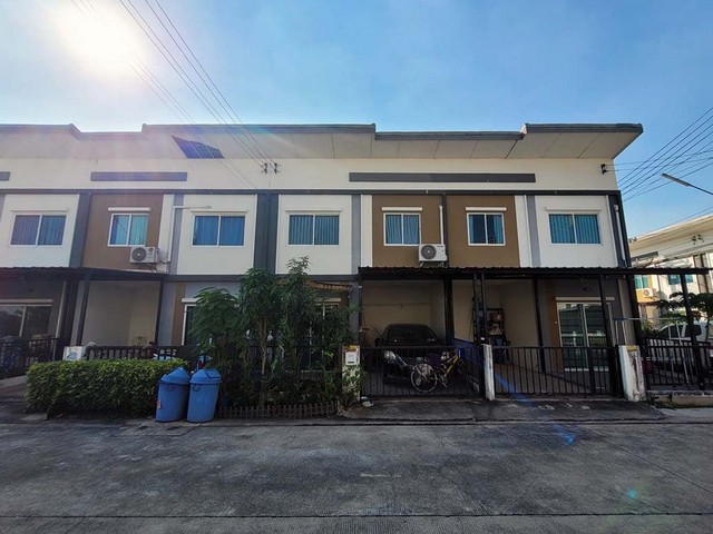 ขายทาวน์เฮ้าส์  หมู่บ้านไลโอบลิสซ์ (รังสิต-คลองหลวง) ถนนเลียบคลองแอน ปทุมธานี