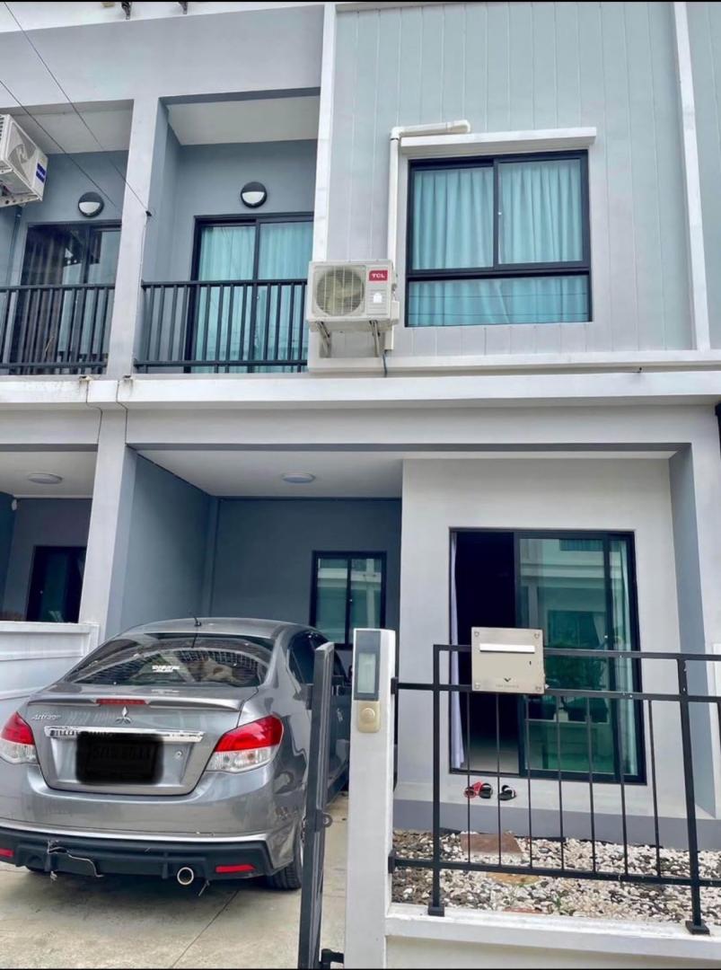 ให้เช่าทาวน์โฮม 2 ชั้น 16 ตร.ว. ย่านไทรน้อย - บางบัวทอง ใกล้ตลาดน้ำไทรน้อย